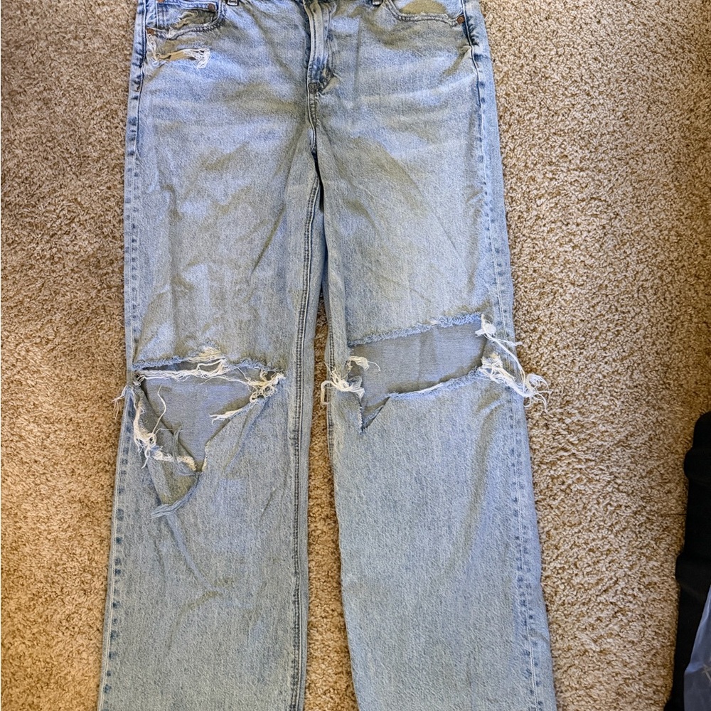 American Eagle Outfitters Light Wash Straight Leg Jeans with Distressed Trim - Picture 3 of 4